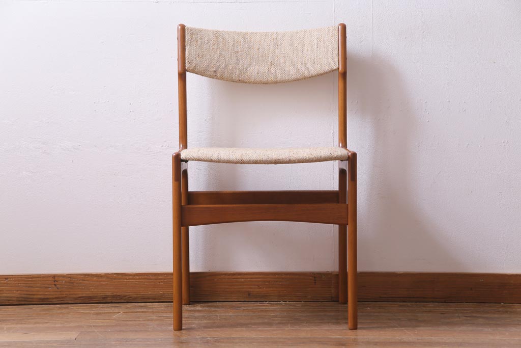 ヴィンテージ家具　デンマーク　北欧　チーク材　スタイリッシュなデザインが素敵なビンテージチェア(椅子)