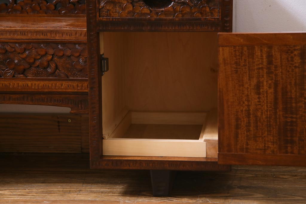中古美品　伝統工芸軽井沢彫り　重厚感漂うドレッサー(化粧台、鏡台)