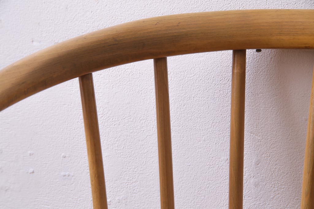 ヴィンテージ家具　イギリスビンテージ　ERCOL(アーコール)　座り心地のよいスタイリッシュなスモーカーズチェア(ダイニングチェア、アームチェア)(2)