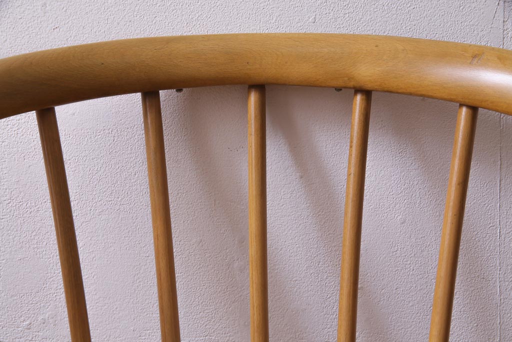 ヴィンテージ家具　イギリスビンテージ　ERCOL(アーコール)　洗練されたデザインが格好いいスモーカーズチェア(ダイニングチェア、アームチェア)