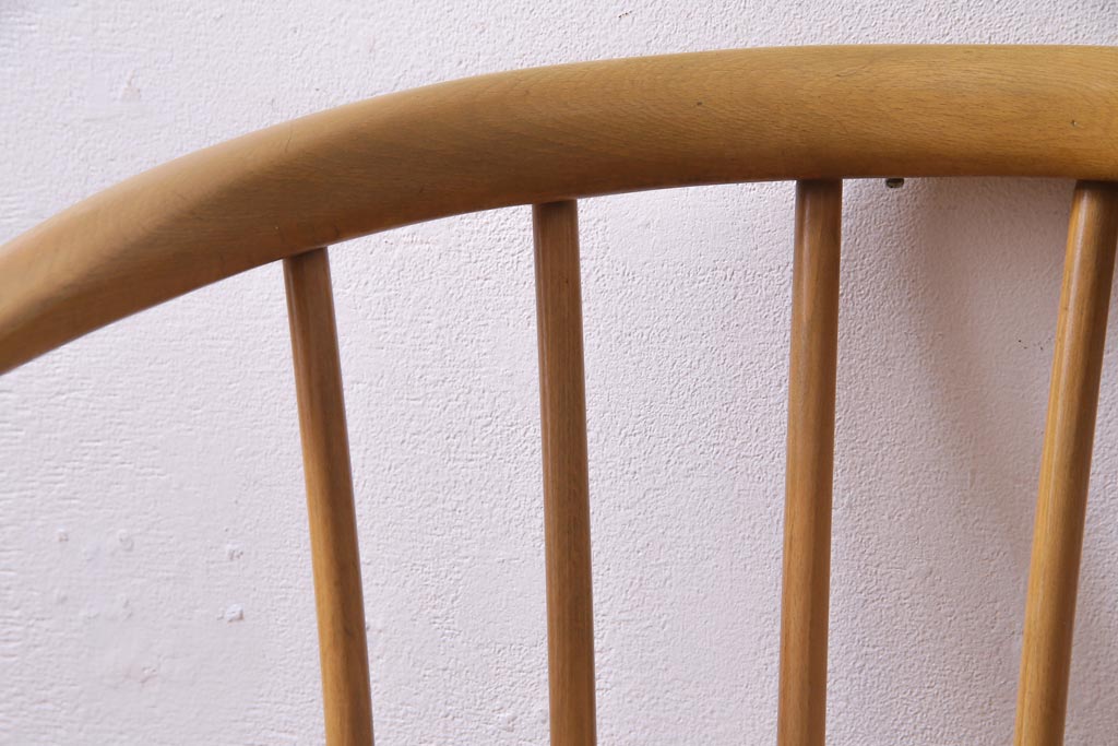 ヴィンテージ家具　イギリスビンテージ　ERCOL(アーコール)　洗練されたデザインが格好いいスモーカーズチェア(ダイニングチェア、アームチェア)