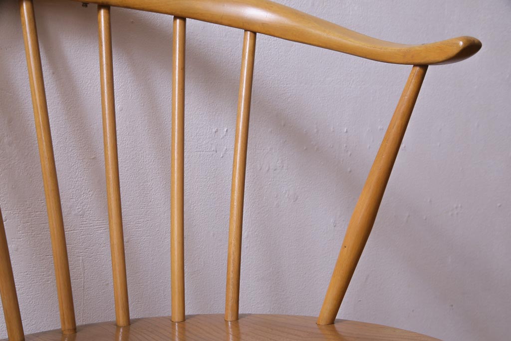 ヴィンテージ家具　イギリスビンテージ　ERCOL(アーコール)　洗練されたデザインが格好いいスモーカーズチェア(ダイニングチェア、アームチェア)