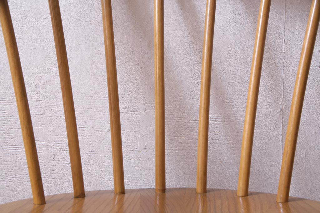 ヴィンテージ家具　イギリスビンテージ　ERCOL(アーコール)　洗練されたデザインが格好いいスモーカーズチェア(ダイニングチェア、アームチェア)