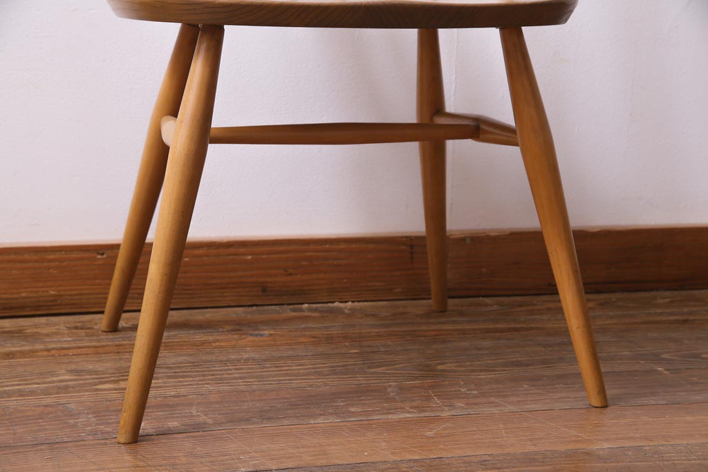 ヴィンテージ家具　イギリスビンテージ　ERCOL(アーコール)　洗練されたデザインが格好いいスモーカーズチェア(ダイニングチェア、アームチェア)