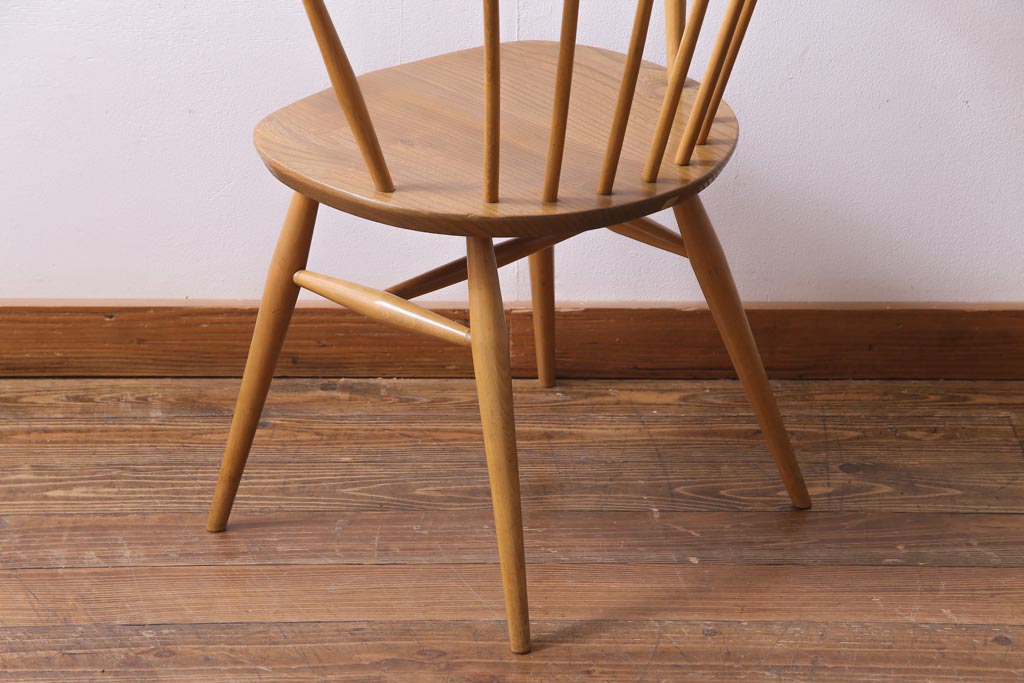 ヴィンテージ家具　イギリスビンテージ　ERCOL(アーコール)　洗練されたデザインが格好いいスモーカーズチェア(ダイニングチェア、アームチェア)