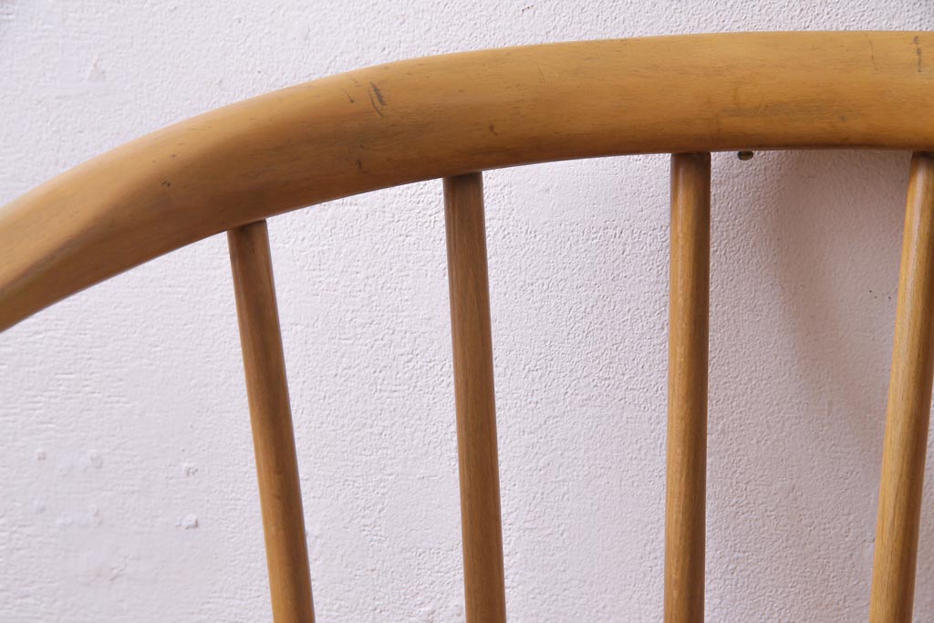 ヴィンテージ家具　イギリスビンテージ　ERCOL(アーコール)　洗練されたデザインが格好いいスモーカーズチェア(ダイニングチェア、アームチェア)(1)