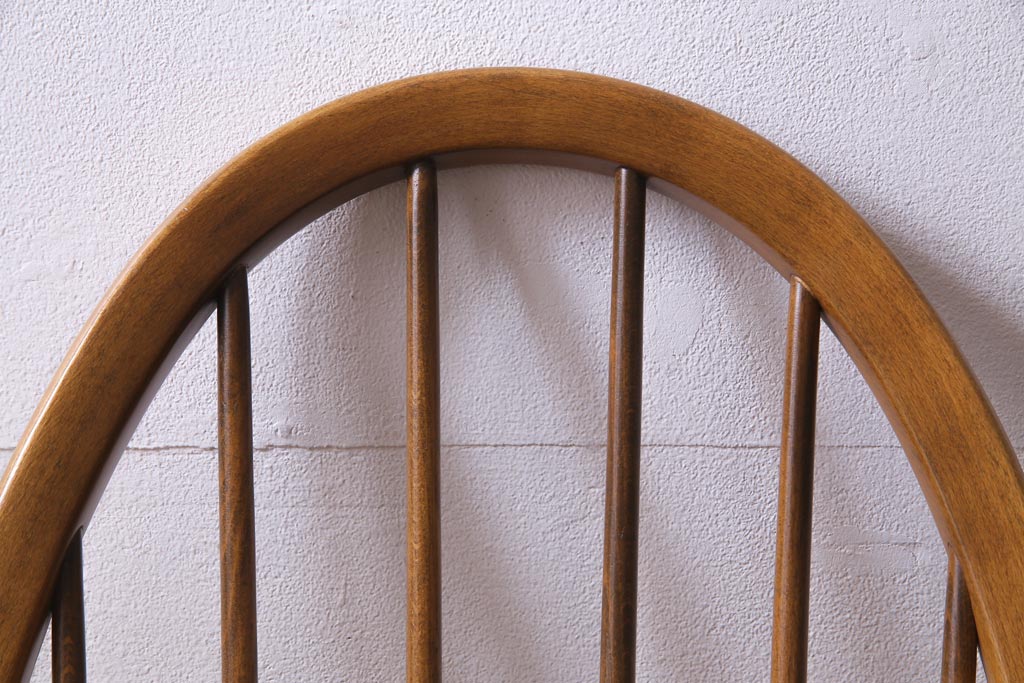 ヴィンテージ家具　イギリスビンテージ　ERCOL(アーコール)　美しく丈夫な作りが魅力的なクエーカーチェア(椅子)