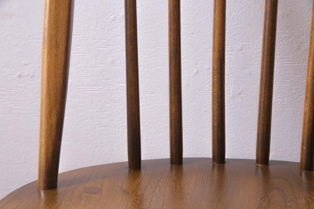 ヴィンテージ家具　イギリスビンテージ　ERCOL(アーコール)　美しく丈夫な作りが魅力的なクエーカーチェア(椅子)