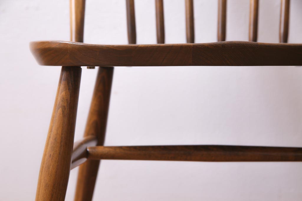 ヴィンテージ家具　イギリスビンテージ　ERCOL(アーコール)　美しく丈夫な作りが魅力的なクエーカーチェア(椅子)