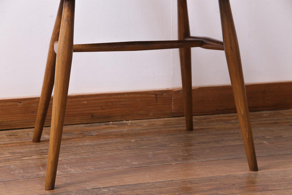 ヴィンテージ家具　イギリスビンテージ　ERCOL(アーコール)　美しく丈夫な作りが魅力的なクエーカーチェア(椅子)