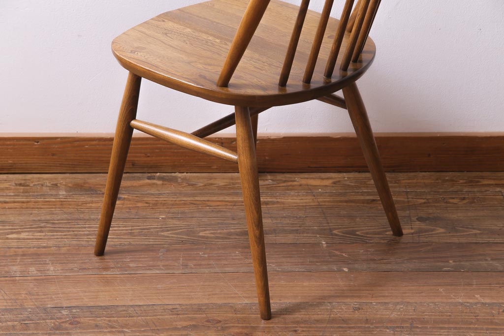 ヴィンテージ家具　イギリスビンテージ　ERCOL(アーコール)　美しく丈夫な作りが魅力的なクエーカーチェア(椅子)