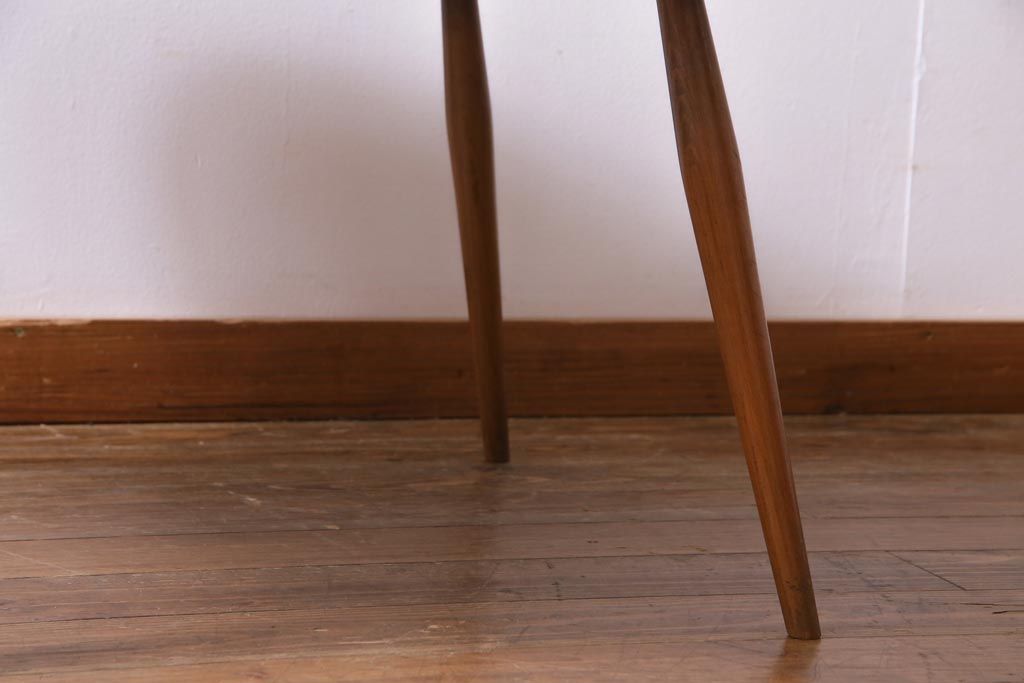 ヴィンテージ家具　イギリスビンテージ　ERCOL(アーコール)　明るい色味のコーヒーテーブル(ラウンドテーブル)