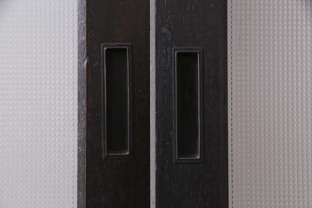 大正昭和初期　総栗材　格子柄のプラスガラスがレトロなガラス戸(引き戸、建具)2枚セット