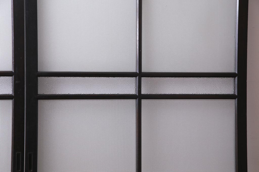 大正昭和初期　総栗材　格子柄のプラスガラスがレトロなガラス戸(引き戸、建具)2枚セット