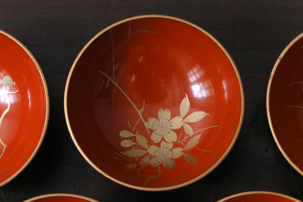 和製アンティーク　箱付き　木製　蒔絵　図変わり盃5つセット(漆器)