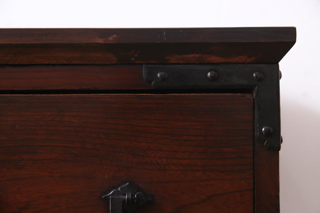 アンティーク家具　和製アンティーク　前面ケヤキ材　味わい深い時代箪笥をリメイクしたサイドボード(引き出し、チェスト)