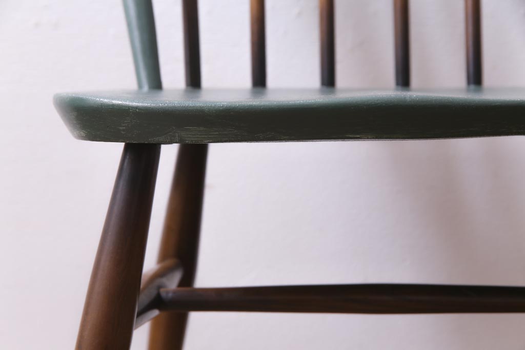 ペイント家具　ERCOL(アーコール)　アースカラーが優しげな雰囲気醸し出すウィンザーダイニングチェア(椅子)