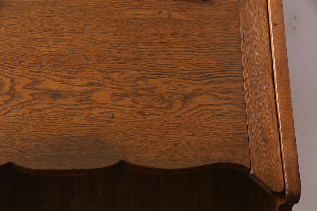 アンティーク家具　イギリスアンティーク　オーク材　コンパクトな大きさが取り入れやすいビューロー(簿記机、収納棚)