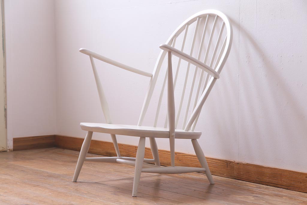 ヴィンテージ家具　イギリスビンテージ　ERCOL(アーコール)  淡いペイントカラーが愛らしいラウンジチェア(椅子、アームチェア)