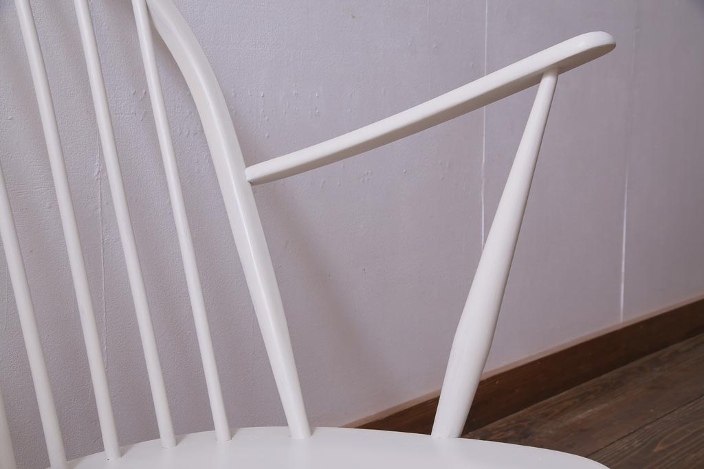 ヴィンテージ家具　イギリスビンテージ　ERCOL(アーコール)  淡いペイントカラーが愛らしいラウンジチェア(椅子、アームチェア)