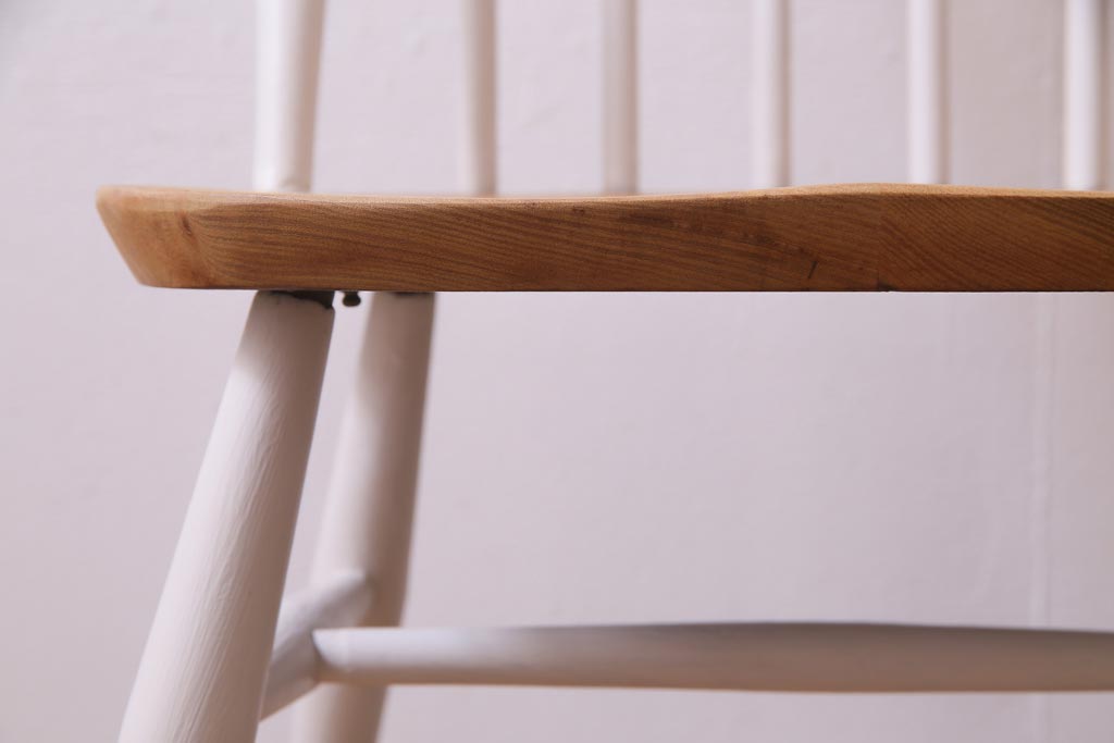 ヴィンテージ家具　ビンテージ　ERCOL(アーコール)　ツートンカラーがおしゃれなナチュラルペイントのクエーカーチェア(椅子)(1)