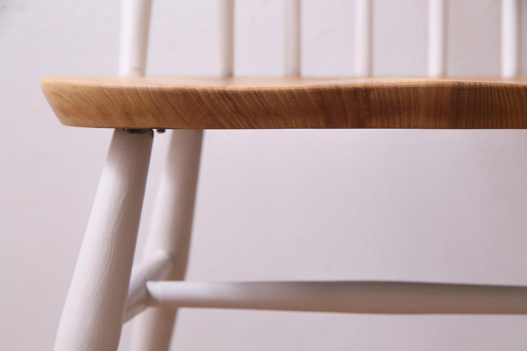 ヴィンテージ家具　ビンテージ　ERCOL(アーコール)　バイカラーがおしゃれなペイントクエーカーチェア(椅子)(1)