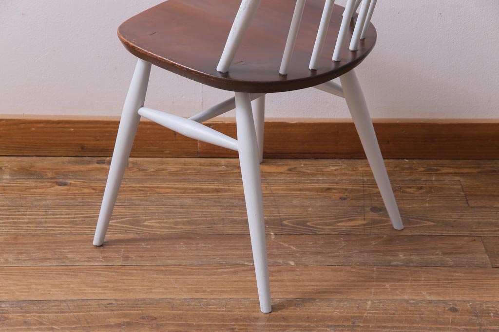 ヴィンテージ家具　ビンテージ　ERCOL(アーコール)　コントラストが目を引くペイントクエーカーチェア(椅子)(1)