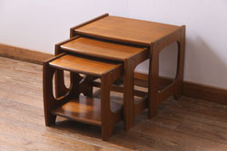 ヴィンテージ家具　北欧ビンテージ　チーク材　コンパクトな佇まいのネストテーブル(サイドテーブル)