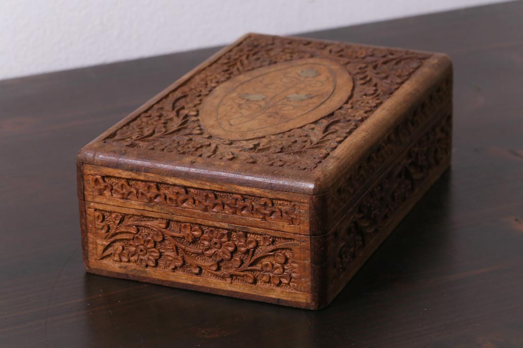 アンティーク雑貨 イギリスアンティーク インレイ 彫刻 古い木の風合いが趣ある木箱(小物入れ)(1) | ラフジュ工房
