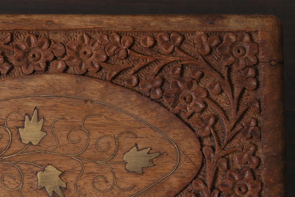 アンティーク雑貨　イギリスアンティーク　インレイ　彫刻　古い木の風合いが趣ある木箱(小物入れ)(1)