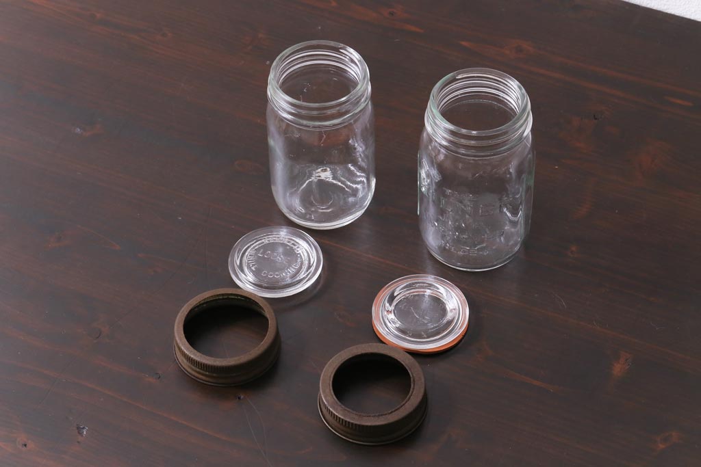 アンティーク雑貨　イギリスアンティーク　KILNER JAR(キルナー・ジャー)　レトロな風合いがお洒落なガラス瓶2個セット