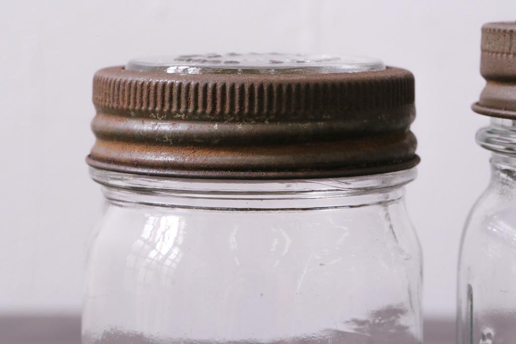 アンティーク雑貨　イギリスアンティーク　KILNER JAR(キルナー・ジャー)　レトロな風合いがお洒落なガラス瓶2個セット