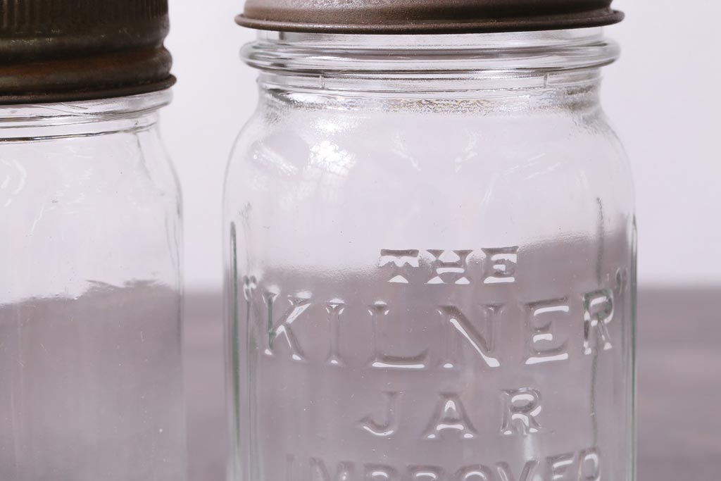 アンティーク雑貨　イギリスアンティーク　KILNER JAR(キルナー・ジャー)　レトロな風合いがお洒落なガラス瓶2個セット