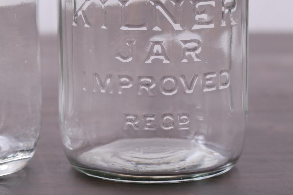 アンティーク雑貨　イギリスアンティーク　KILNER JAR(キルナー・ジャー)　レトロな風合いがお洒落なガラス瓶2個セット