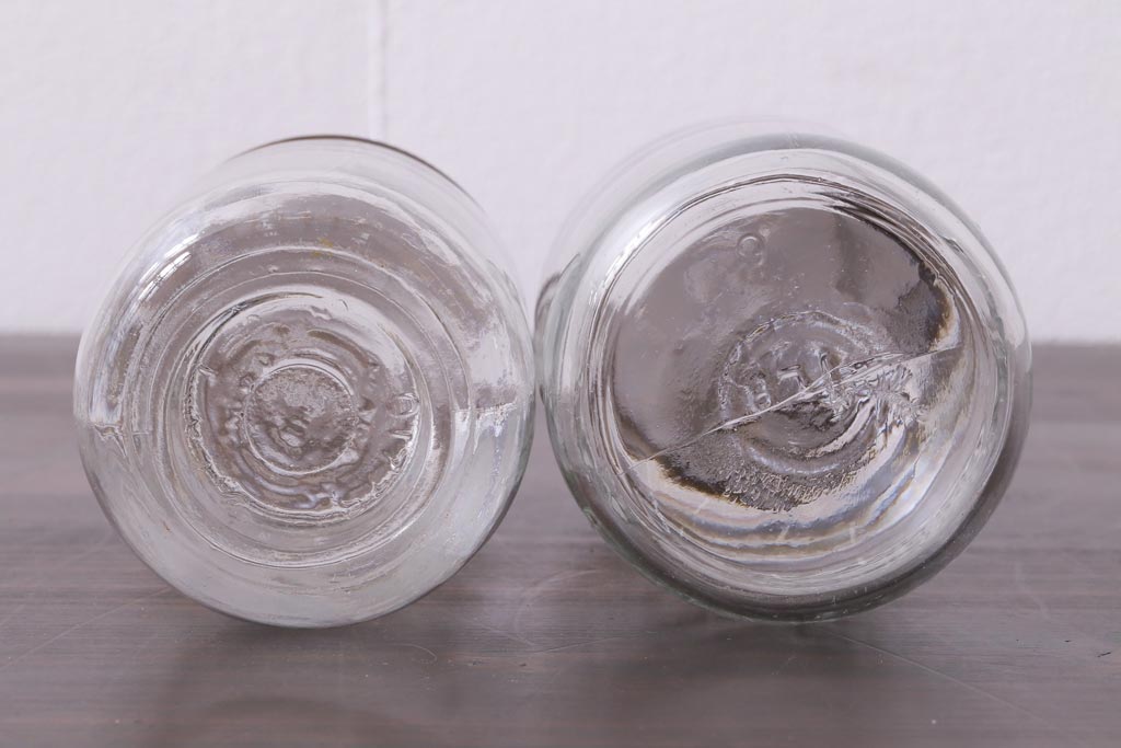 アンティーク雑貨　イギリスアンティーク　KILNER JAR(キルナー・ジャー)　レトロな風合いがお洒落なガラス瓶2個セット
