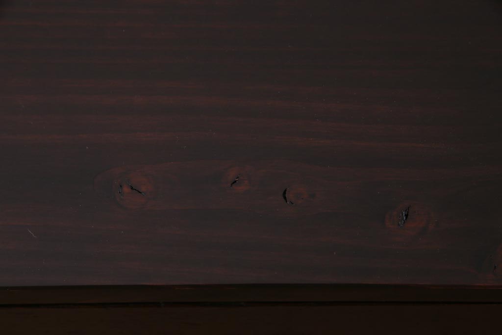 アンティーク家具　和製アンティーク　前面ヒノキ材　脚付リメイク　縁起の良い金具の箪笥リビングボード(ローボード、アンティークチェスト、引き出し)
