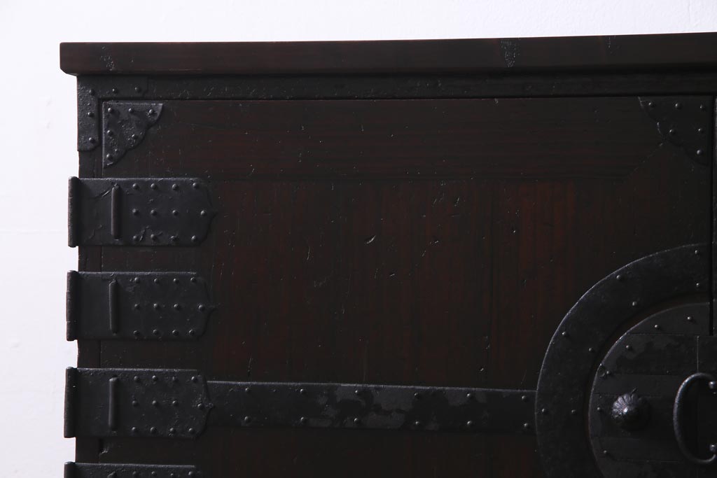 アンティーク家具　古民具リメイク　桐材製　重厚な雰囲気漂う観音開きの箪笥サイドボード(収納棚、戸棚、桐箪笥、桐たんす)