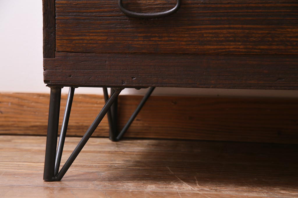 レトロ家具　昭和初期　鉄脚　桐材　上品なレトロスタイルに合うリメイクリビングボード(テレビ台、衣装箪笥)(1)