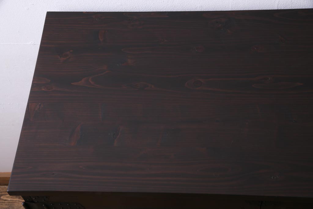 アンティーク家具　古民具リメイク　桐材製　かくし付き　重厚な雰囲気漂う観音開きの箪笥サイドボード(収納棚、戸棚)