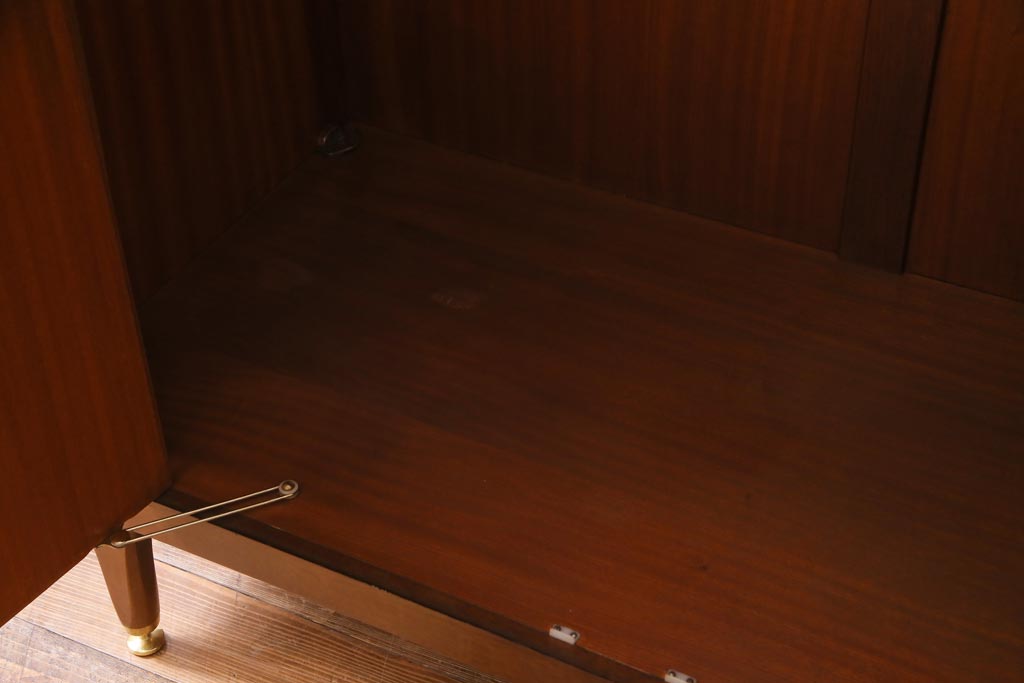 ヴィンテージ家具　北欧ビンテージ　G-PLAN(ジープラン)　チーク材　スタイリッシュな佇まいがカッコイイ激レアなワードローブ
