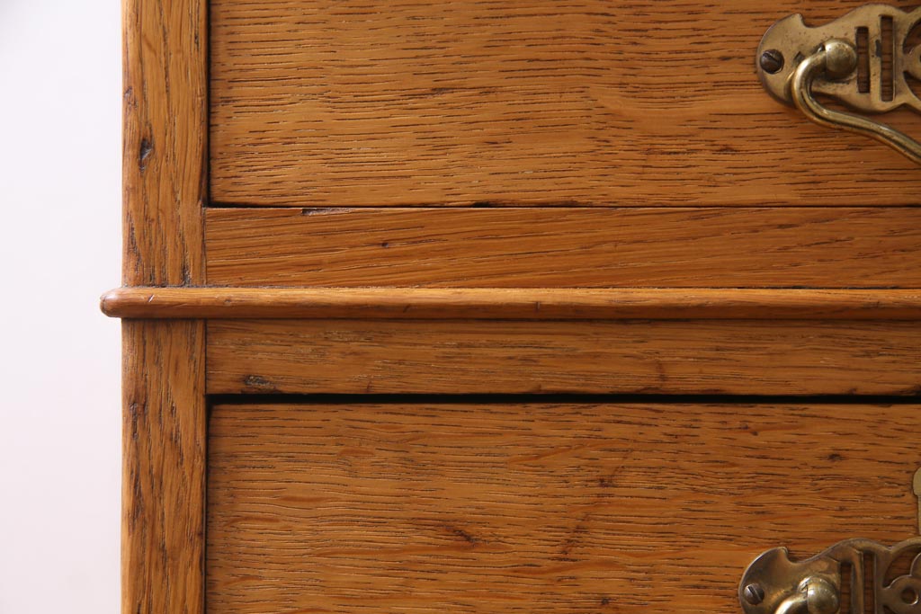 アンティーク家具　イギリスアンティーク　オーク材　重厚な雰囲気が漂うレザートップの両袖机(デスク)