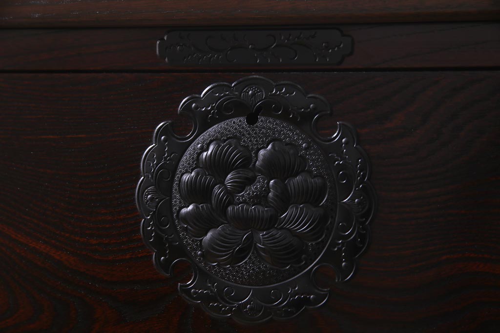 中古　伝統民芸　岩谷堂箪笥　天板リメイク・栗無垢材　重厚かつ上品な佇まいが魅力的な衣装箪笥(リビングボード、チェスト)