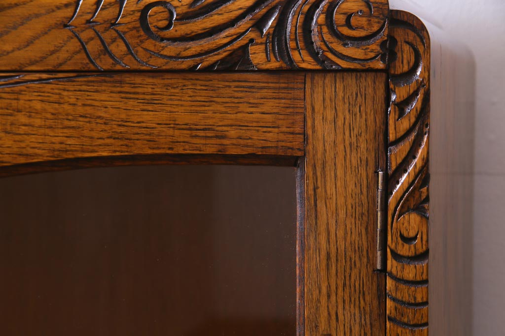 アンティーク家具　イギリスアンティーク　オーク材　クラシカルな意匠がお洒落なブックケース(本箱、収納棚、飾り棚)