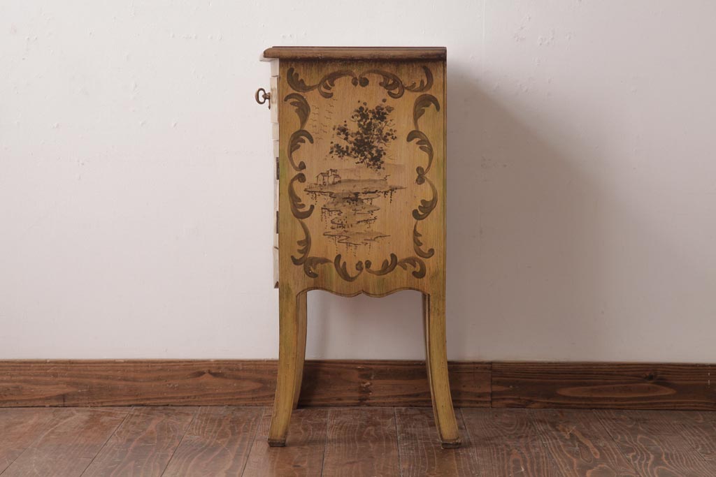 アンティーク雑貨　中古　フランス輸入家具　小振りなサイズが可愛らしい花台(サイドテーブル、サイドチェスト)