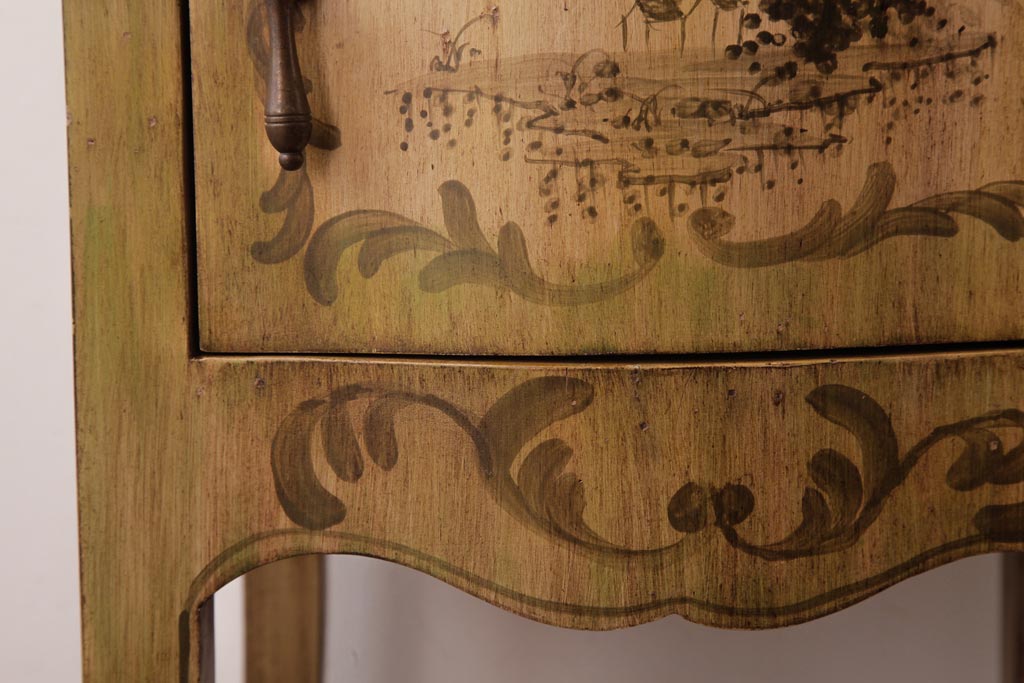 アンティーク雑貨　中古　フランス輸入家具　小振りなサイズが可愛らしい花台(サイドテーブル、サイドチェスト)
