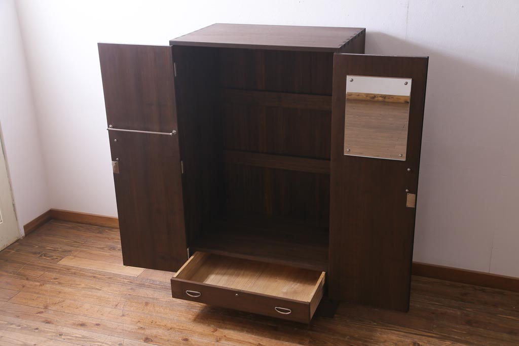 ヴィンテージ家具　ビンテージ　総桐材　漆絵　しっとりとした雰囲気が品のあるワードローブ(洋服タンス)