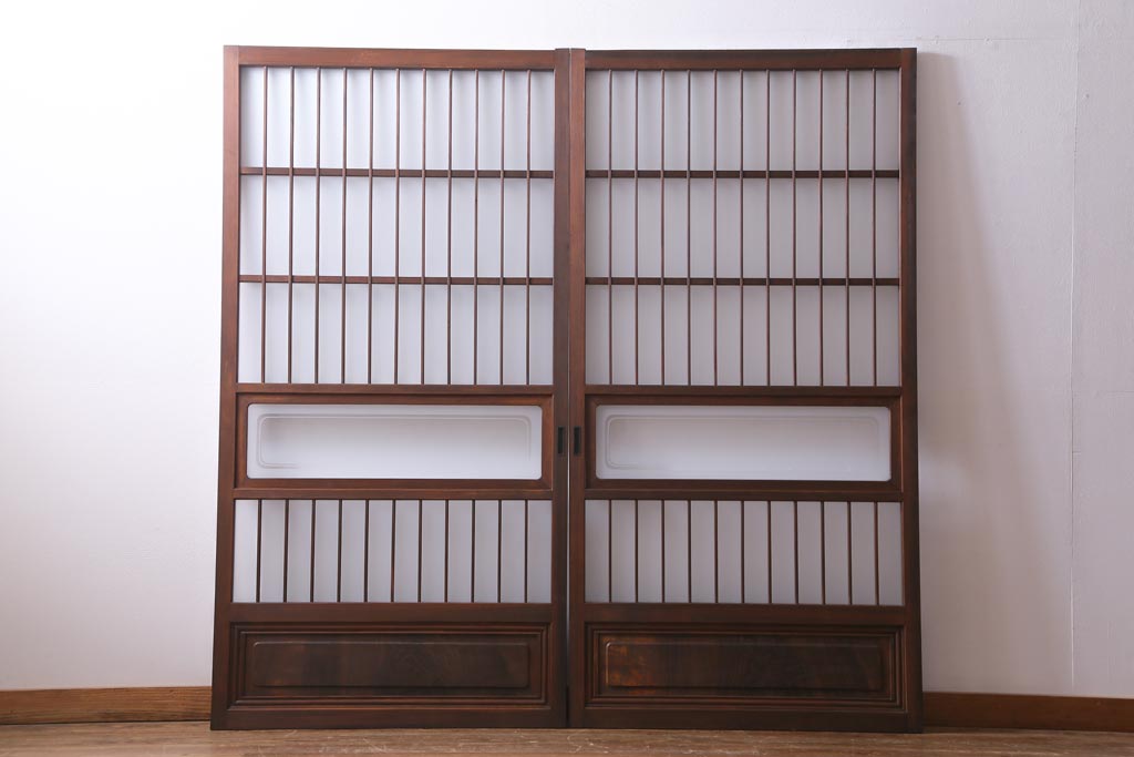 レトロ家具　昭和レトロ　腰板ケヤキ材　すりガラスが優しげな印象を与える格子戸(ガラス戸、引き戸、建具)2枚セット