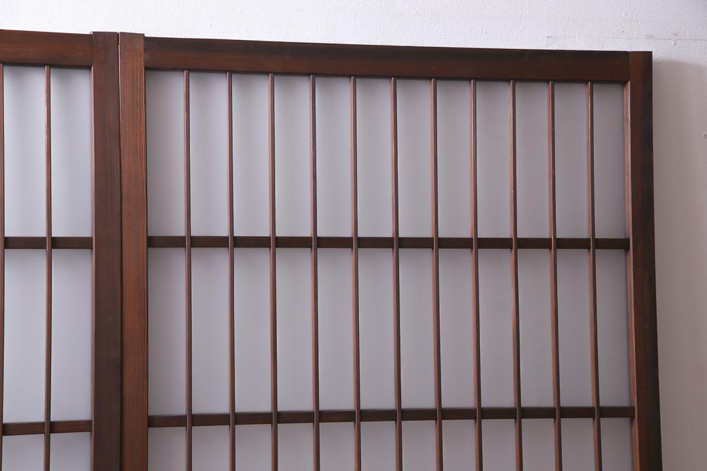 レトロ家具　昭和レトロ　腰板ケヤキ材　すりガラスが優しげな印象を与える格子戸(ガラス戸、引き戸、建具)2枚セット