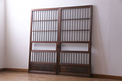 レトロ家具　昭和レトロ　腰板ケヤキ材　すりガラスが優しげな印象を与える格子戸(ガラス戸、引き戸、建具)2枚セット