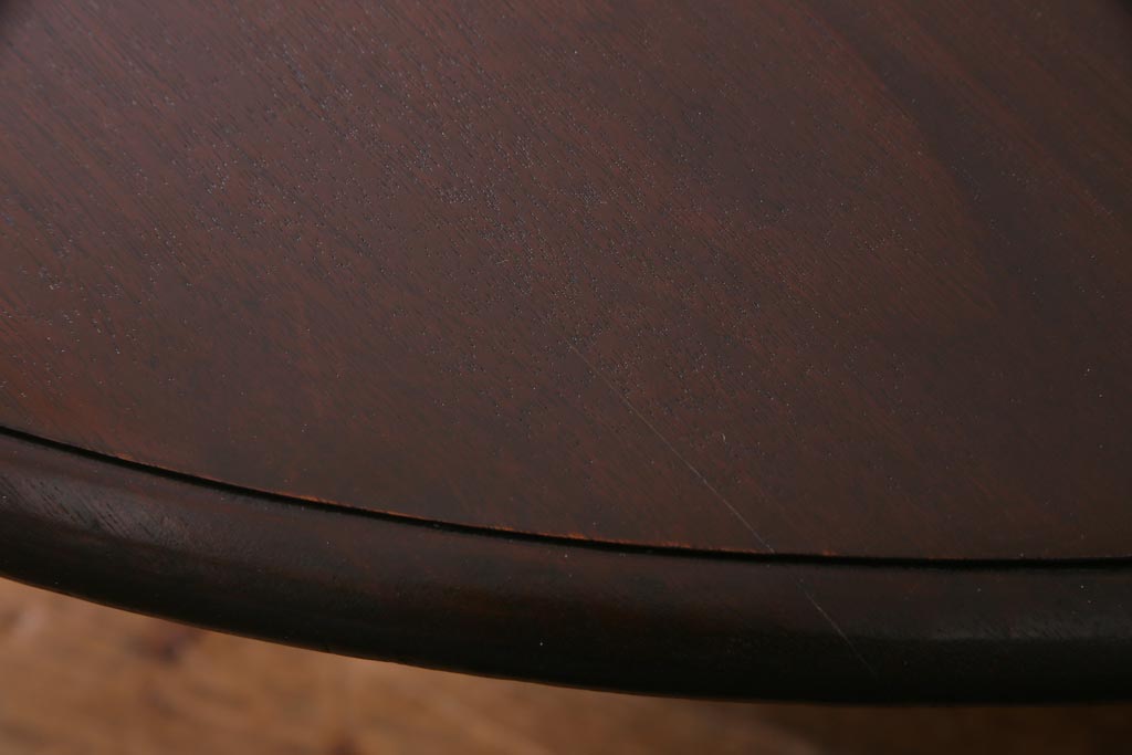 アンティーク家具　イギリスアンティーク　マホガニー材　重厚感漂うラウンドテーブル(ローテーブル)